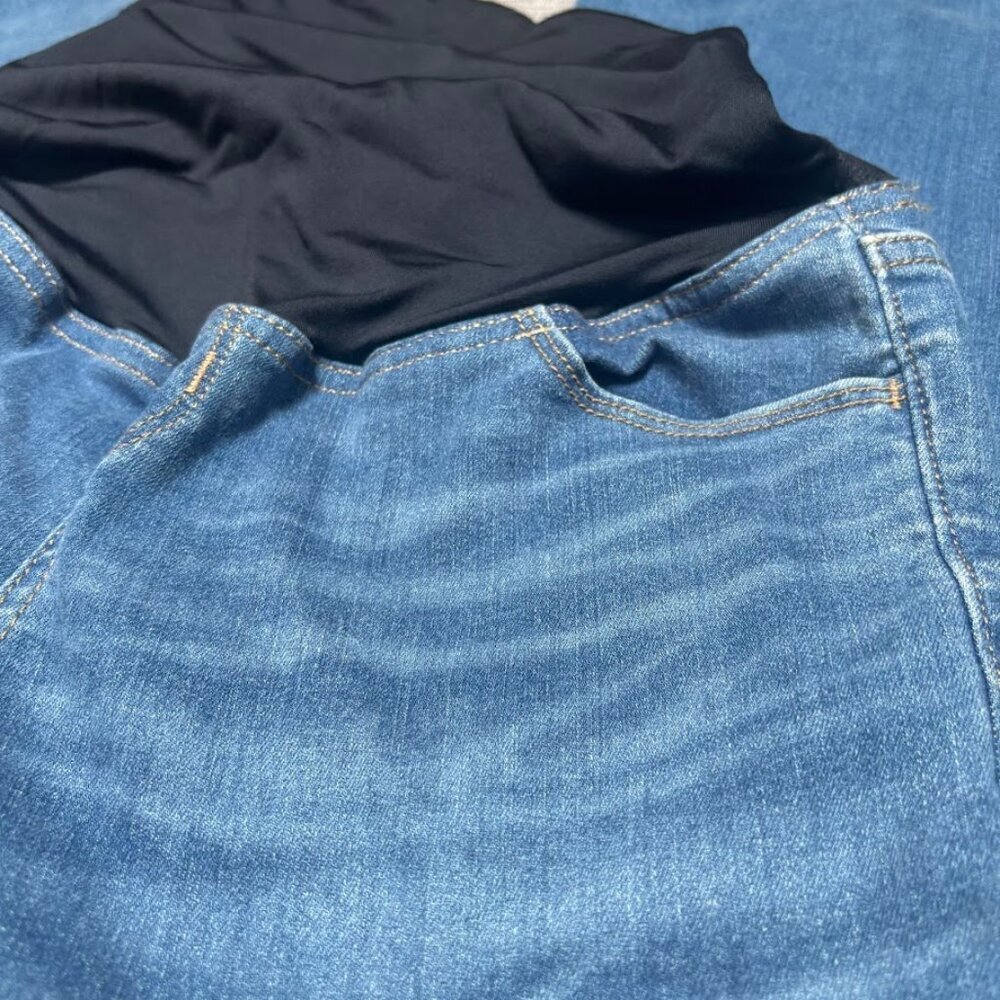 Over Belly High-Rise Denim Flare Maternity Pants, Size 2 - Picture 7 of 9